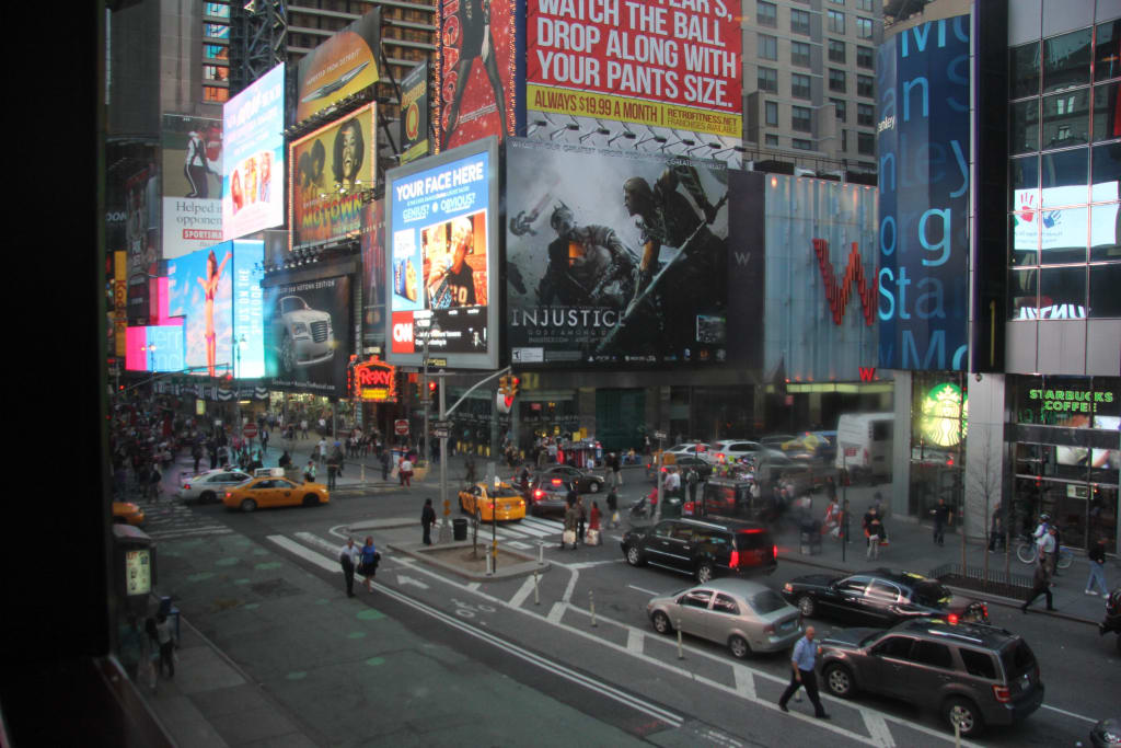 Bild Aussicht Auf Den Times Square Zu Olive Garden In New York