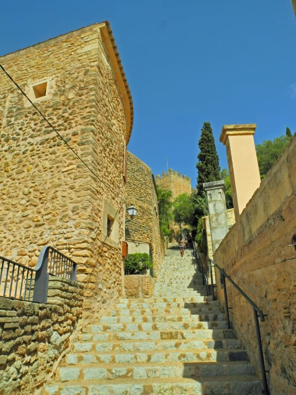 Die Treppen hinauf sind steil Bilder Burg/Palast/Schloss/Ruine Castell de Capdepera
