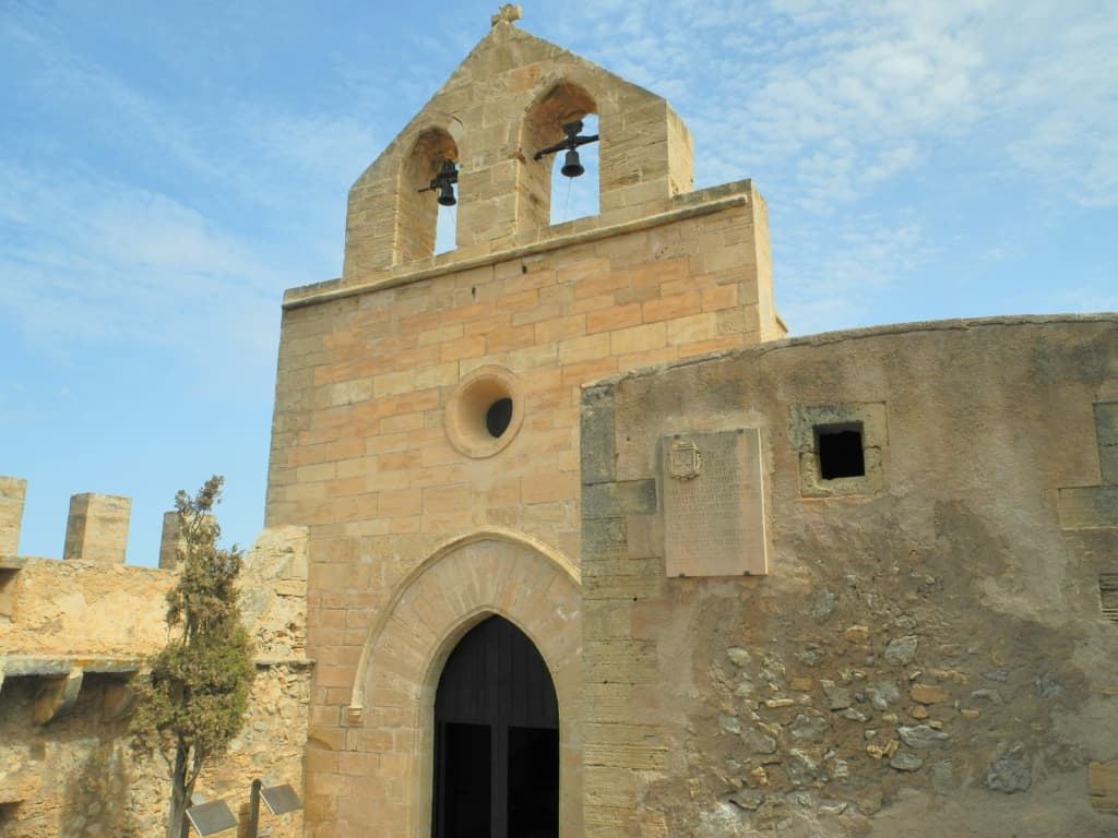 Eingang zur Kirche Bilder Burg/Palast/Schloss/Ruine Castell de Capdepera