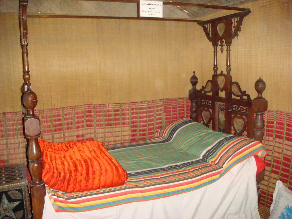 Bild "Nostalgisches Bett" zu Dubai Museum im Al-Fahidi ...