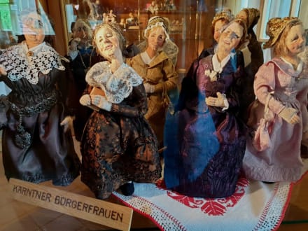 Kärntner Bürgerfrauen - Puppenwelt Elli Riehl
