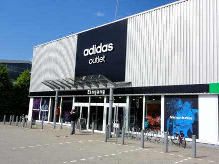 eend vonnis Massage Bild Adidas Outlet in Bremen